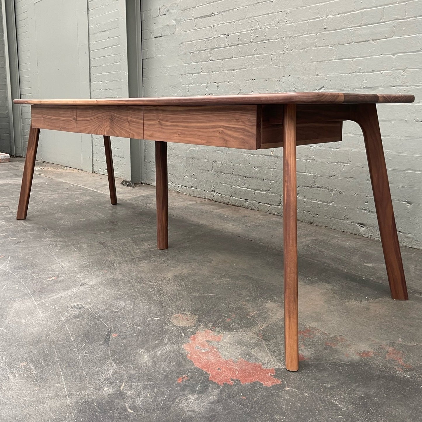 Middy Desk