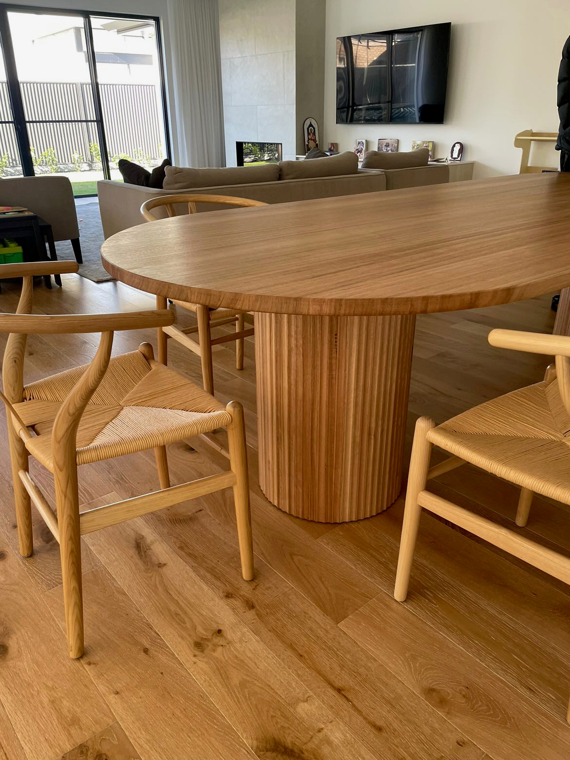 Oval Ripple Dining Table